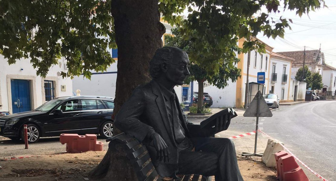 Estátua José Saramago