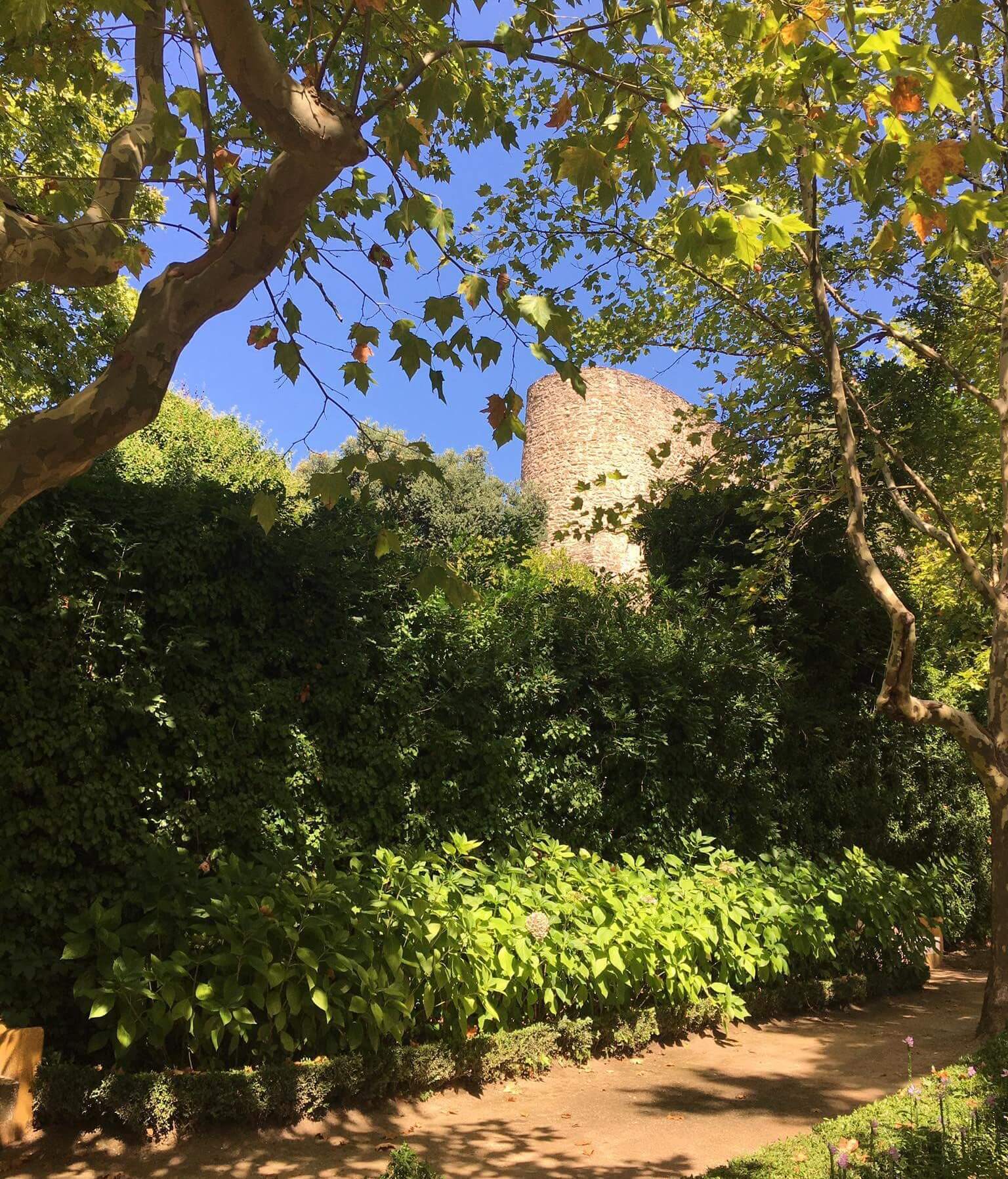 Como são belos os jardins do Castelo Abrantes